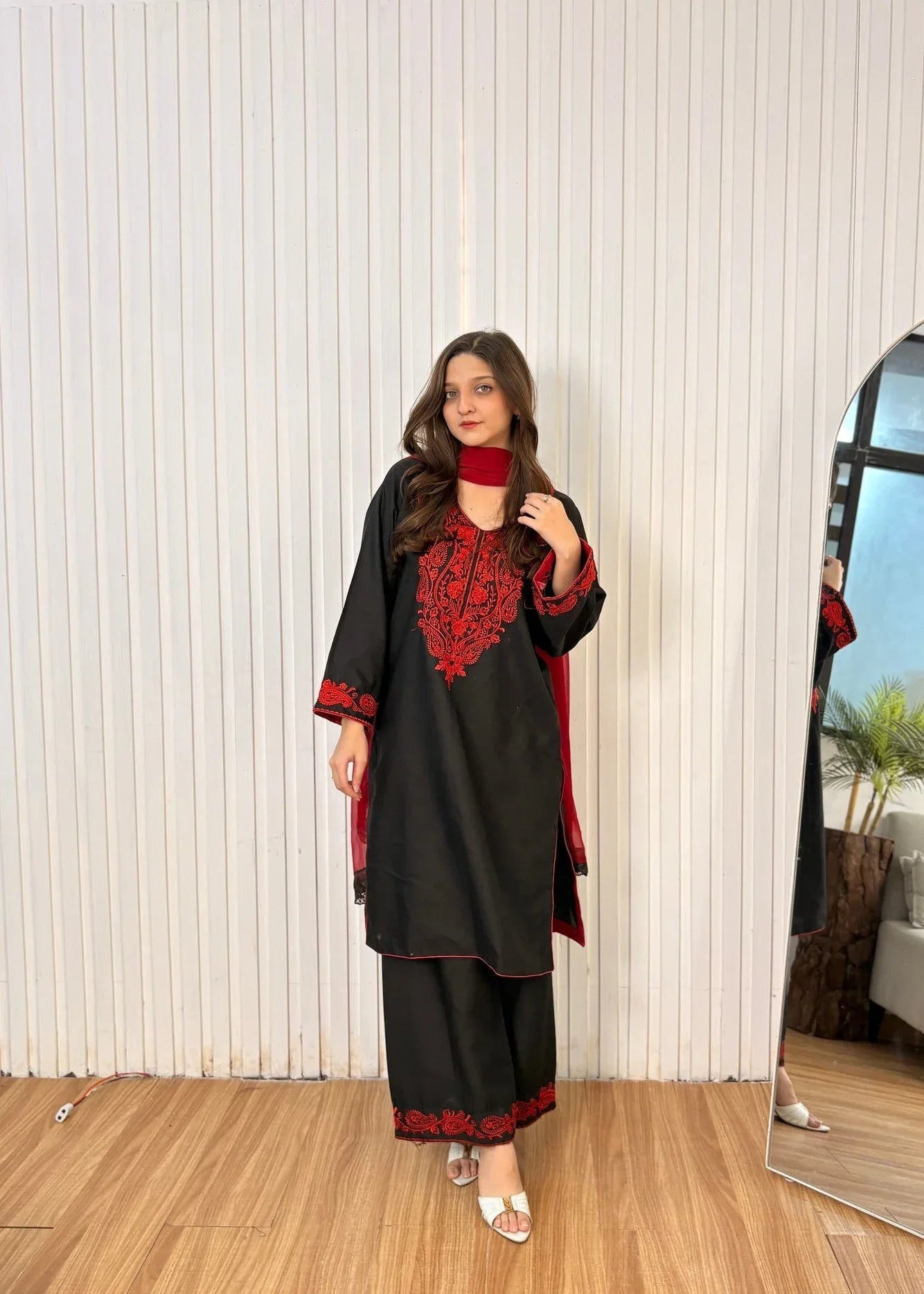 Zarqash Noir – Crimson Embroidered 3PC