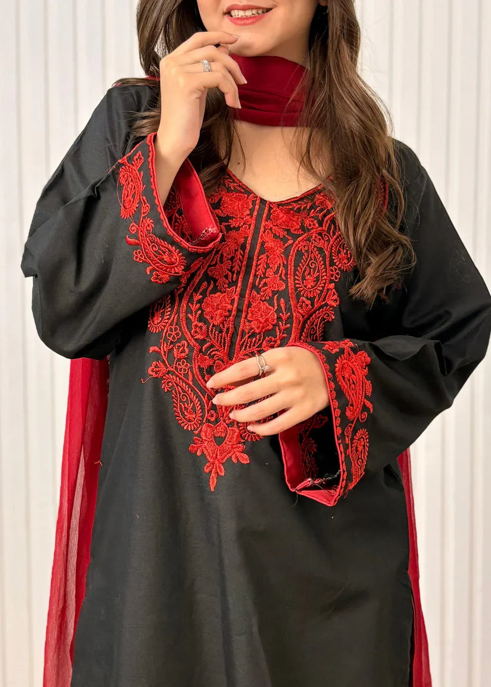 Zarqash Noir – Crimson Embroidered 3PC